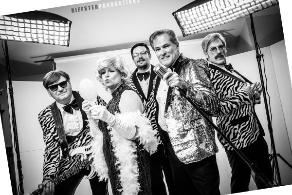 allstarrenorevue-web66825349-F54D-D6FE-4E97-D066029504B3.jpg