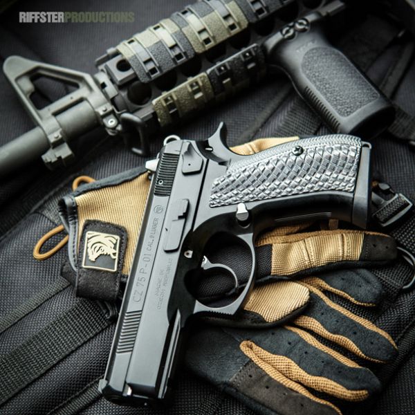 guns-gloves-6505ff3c596-1031-f0b4-ec12-720e5503c050d597b253-efb4-2f4d-547d-dbe0bd9b158bB199A8DA-8F10-5983-C226-499DDCAF4EDA.jpg