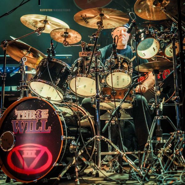 riffster-rock-web1523BFE2B-0F49-21E5-9EB7-3B76A820C4DD.jpg